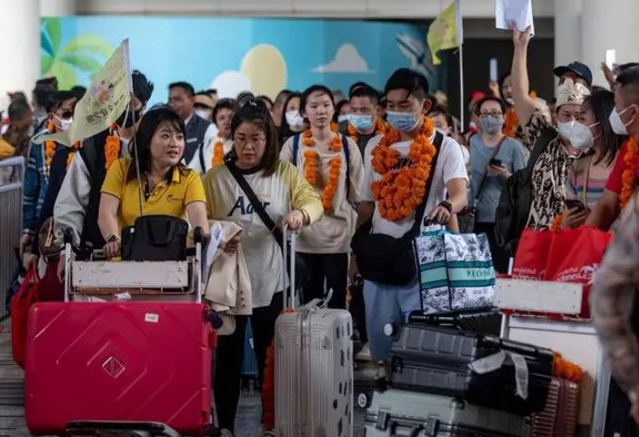 2号站印尼巴厘岛举行仪式欢迎2023年首个中国游客包机抵达
