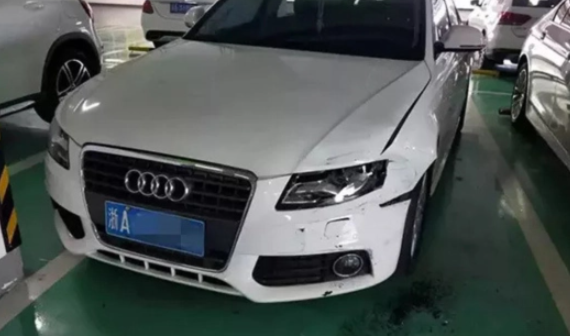 2号站女司机倒车连撞豪车 发生一起多车相撞交通事故
