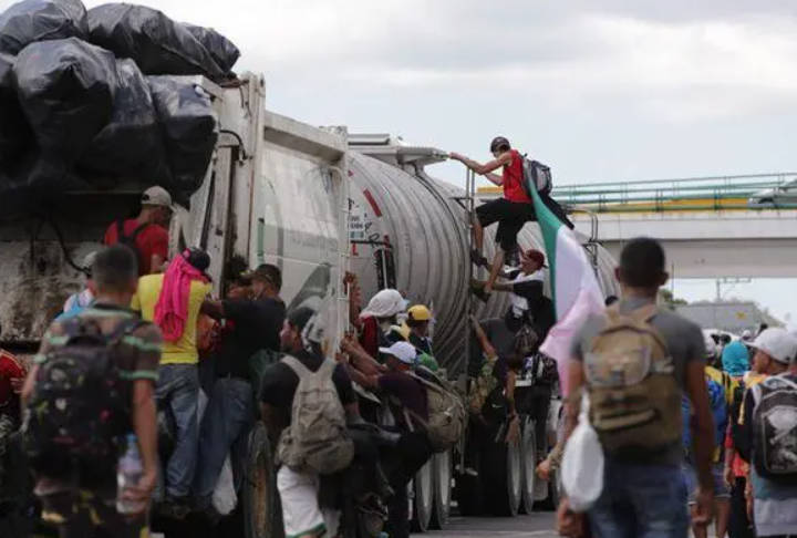 4000人移民车队逼近美墨边境 二号站向联合国难民署寻求帮助