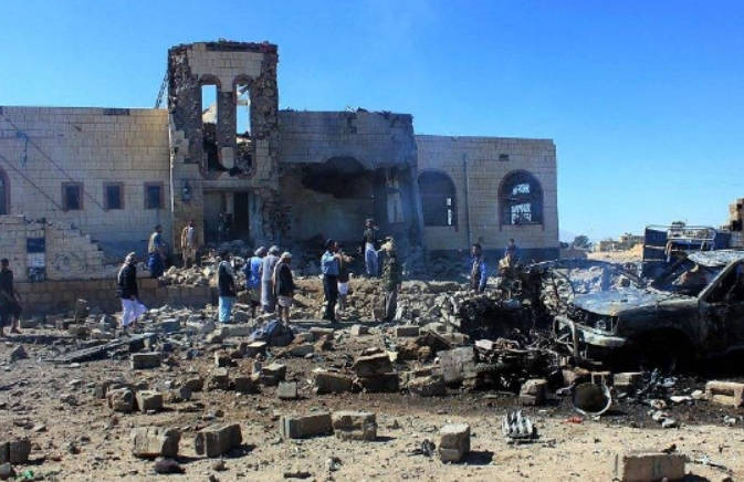 沙特联军空袭也门荷台达 造成大量人员死伤2号站
