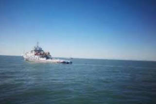 2号站辽宁海域翻沉运砂船 网友说看成了运钞船