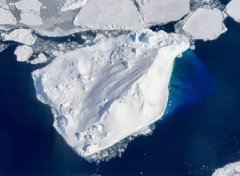 <strong>NASA在南极发现巨型冰山</strong>