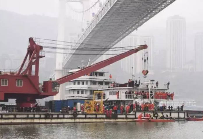重庆坠江公交车黑匣子打捞出水 进行拆除2号站