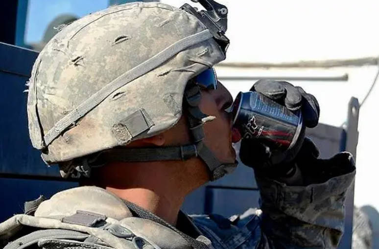 美军陷入能量饮料依赖 2号站这种饮料是维系作战部署的一个重要因素