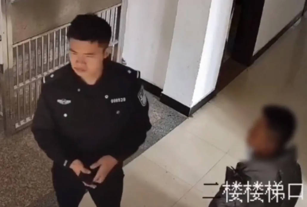 逃犯派出所借厕所 却被民警当场认出2号站