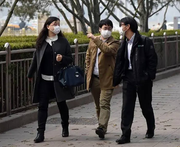 台中空气污染严重 民众出门要戴口罩2号站