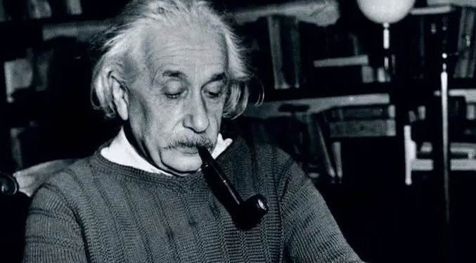 2号站爱因斯坦“上帝之信”拍卖结束 最终成交价近290万美元