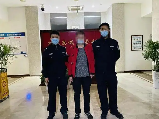 一男子北京地铁猥亵女乘客被拘留 本人对事实供认不讳二号站
