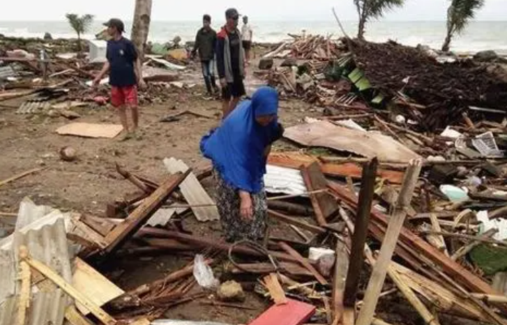 印尼海啸至少430人死亡 争取发现更多幸存者二号站