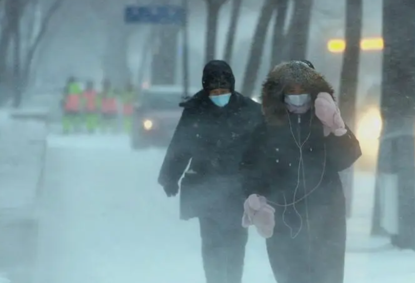 各地持续迎来返程高峰 暴雪预警带来不少困扰2号站