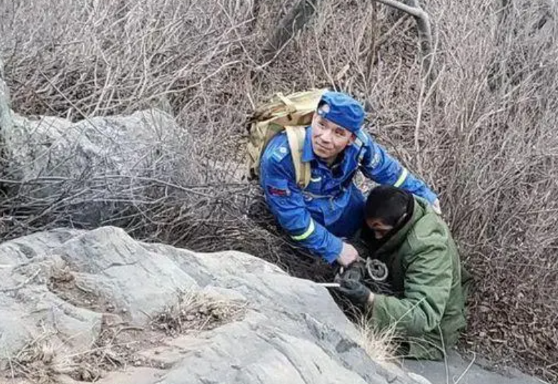 二号站男子大年三十爬野山被困 男子获救先问“有水吗”